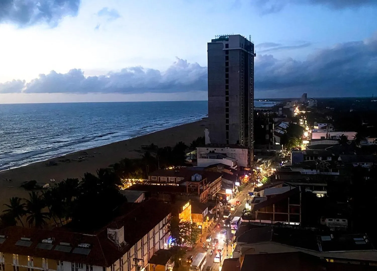 Negombo Beach - The Breeze By Glorious Holidays شقة