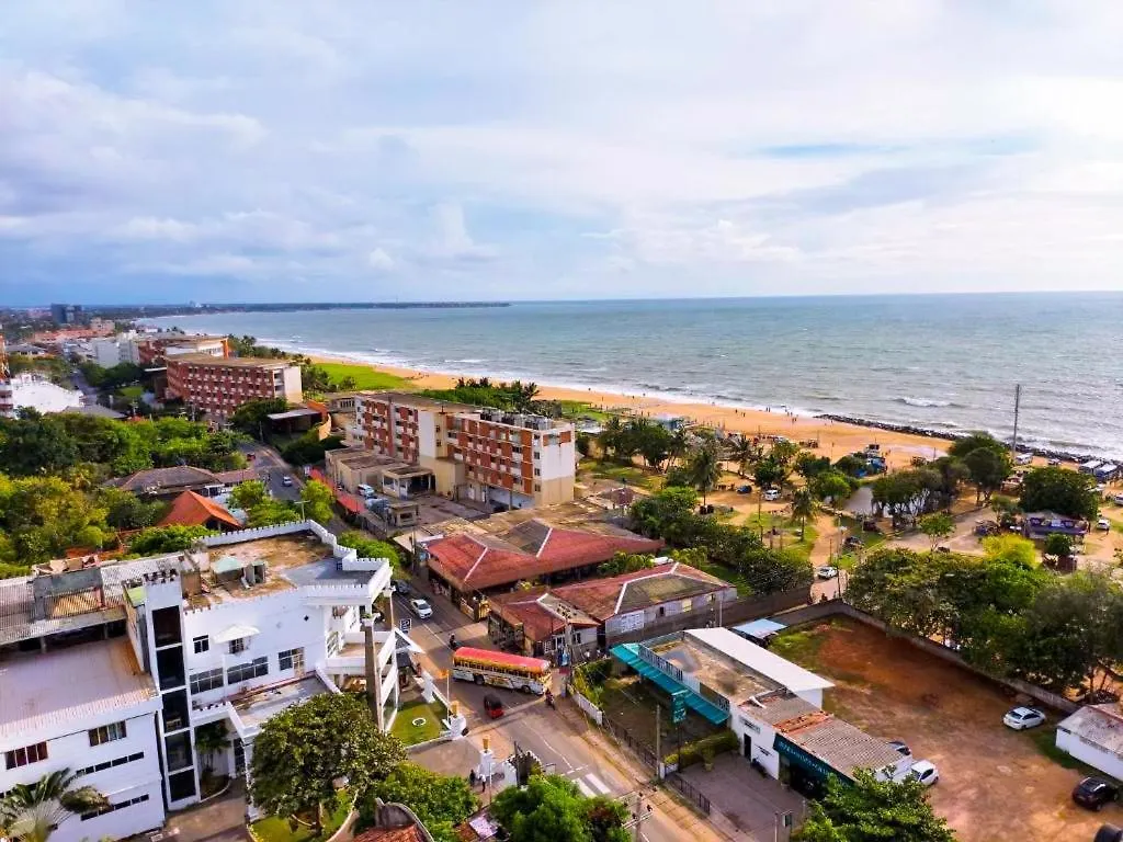 Negombo Beach - The Breeze By Glorious Holidays شقة