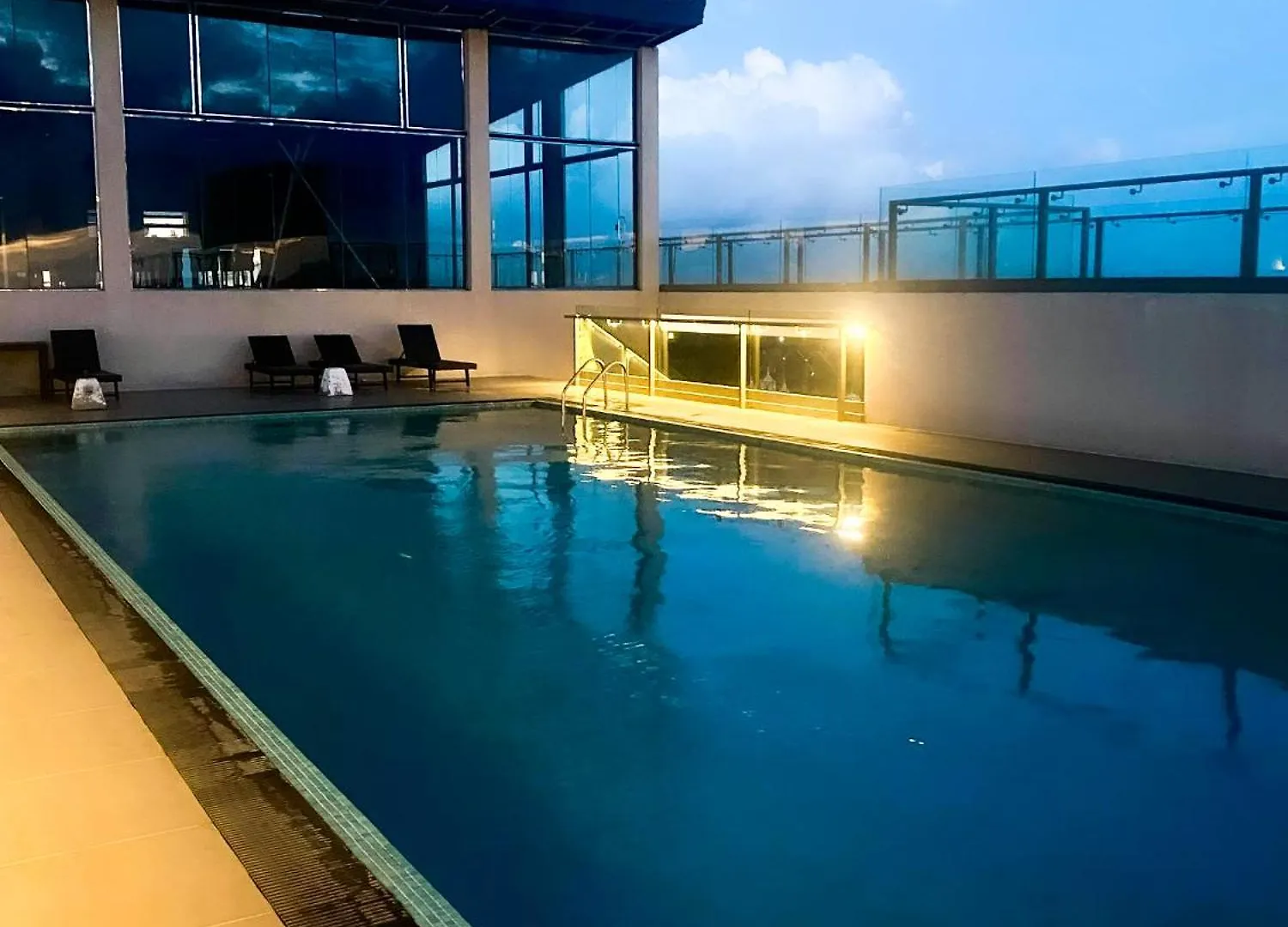 Negombo Beach - The Breeze By Glorious Holidays شقة