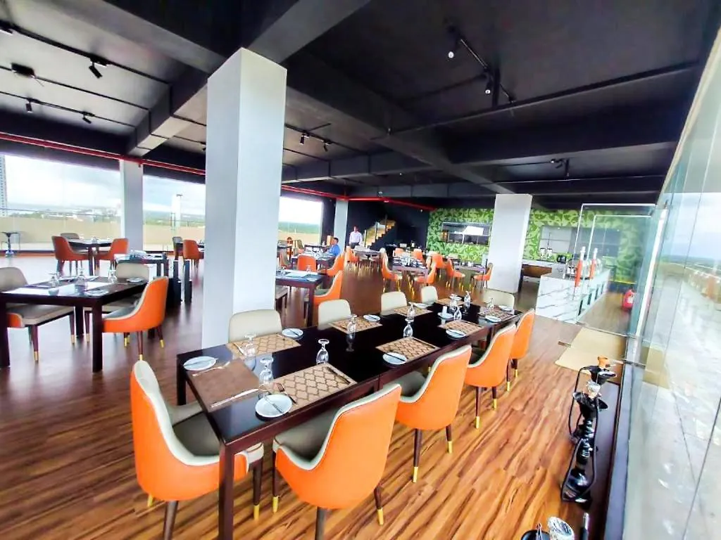 Negombo Beach - The Breeze By Glorious Holidays شقة